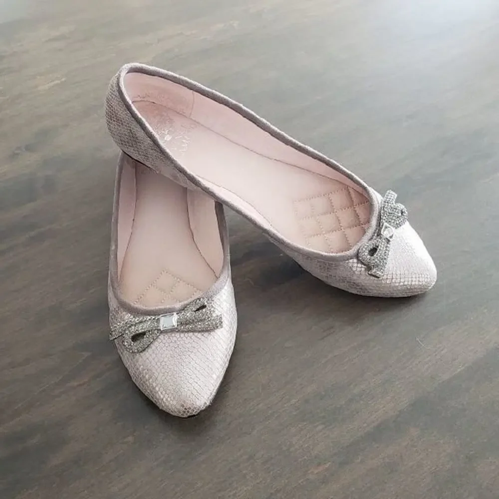 Vince Camuto Leather Flats Size 8 Silver Snakeskin Rhinestone Bow Shiny